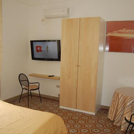 Arena Alfieri B&B Livorno Szoba fotó