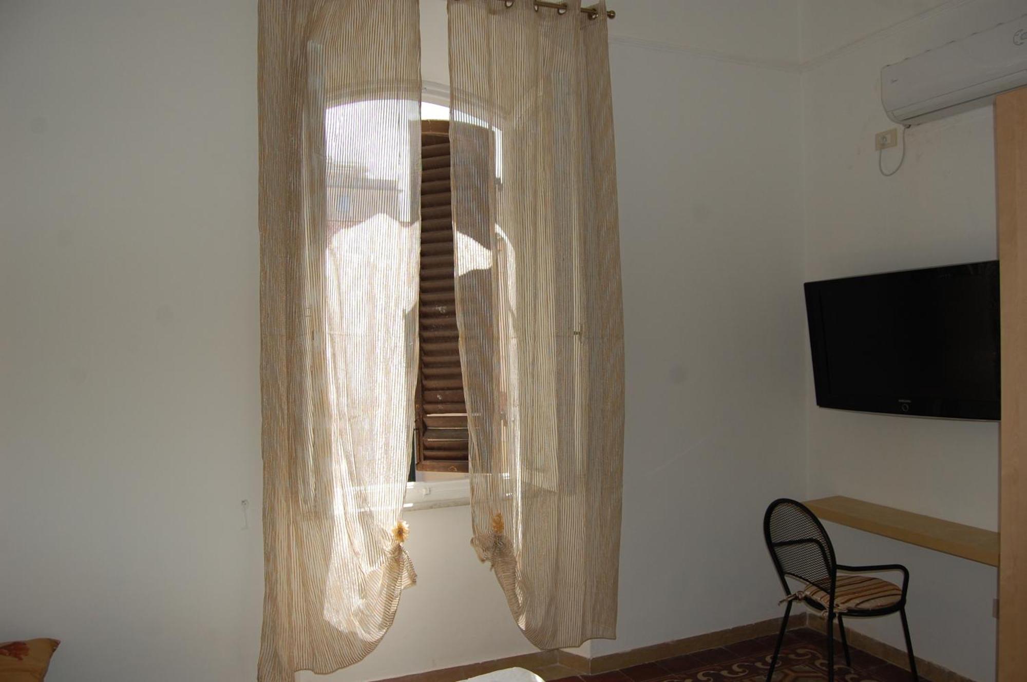 Arena Alfieri B&B Livorno Szoba fotó
