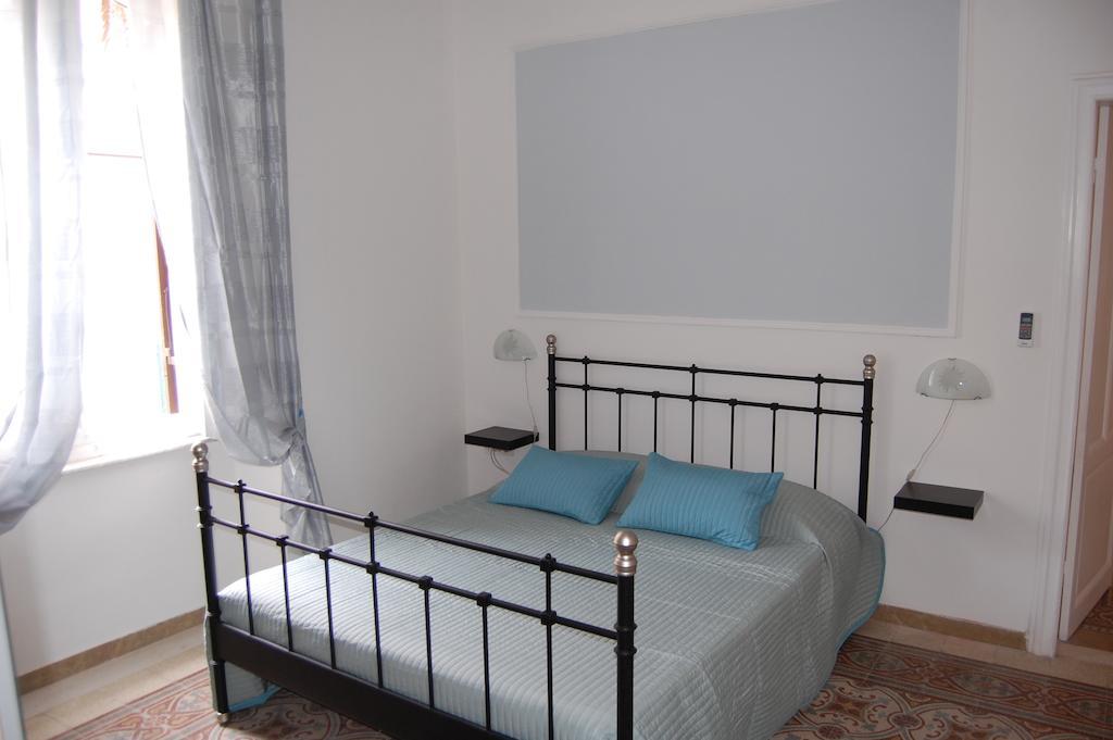 Arena Alfieri B&B Livorno Szoba fotó